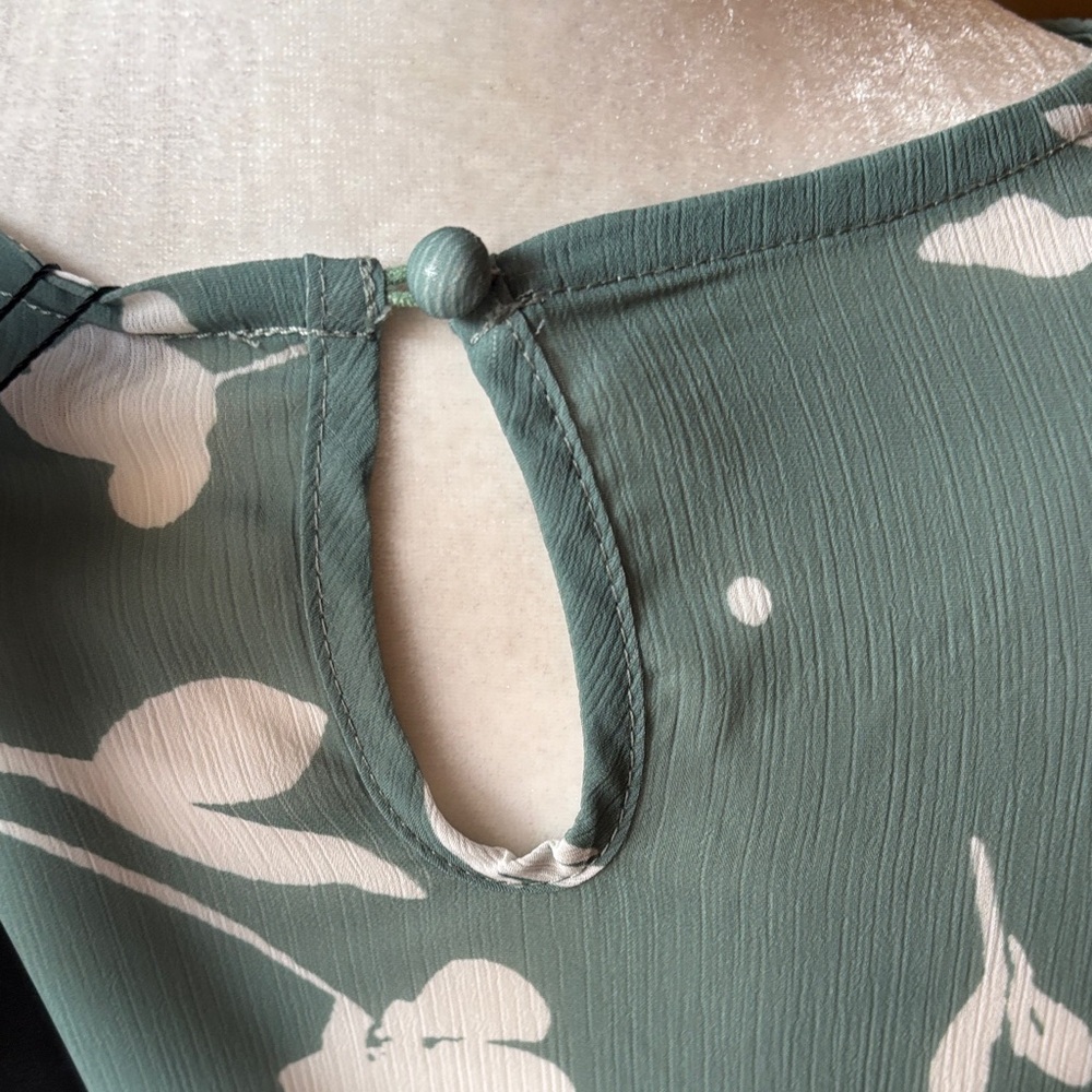 NWT Allegra K Sage Green Floral Top with Shirred Sleeves, Size Small - Picture 6 of 10